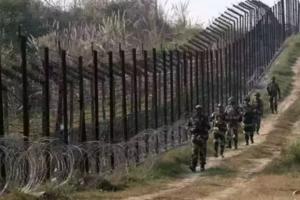 भारत-पाक सीमा के समीप हथियारों और गोला बारुद का जखीरा बरामद 