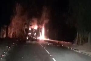छत्तीसगढ़: माओवादियों ने बंदूक की नोंक पर यात्रियों को बस से उतारा फिर लगाई आग