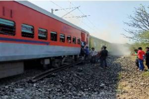 महाराष्ट्र के नासिक के पास ट्रेन हादसा, 11 डिब्बे पटरी से उतरे, कई यात्री घायल