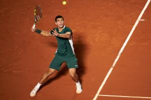 Barcelona Open : शीर्ष वरीय स्टेफानोस सिटसिपास को हराकर सेमीफाइनल में पहुंचे कार्लोस अलकराज, अब Alex de Minaur से होगा मुकाबला