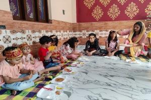 अमरोहा : अष्टमी पर हुआ महागौरी का पूजन, घरों में कन्याओं को खिलाया भोजन
