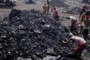 झारखंड: धनबाद में अवैध कोयला खनन के दौरान हादसा, 12 से ज्यादा लोगों के दबने की आशंका