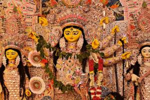 जौनपुर: आस्था के सैलाब में डूबा पूर्वांचल, चहुंओर हो रही शक्ति की देवी मां दुर्गा की आराधना