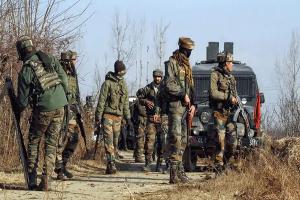 जम्मू-कश्मीर के Pulwama  में सुरक्षाबलों ने मार गिराया एक आतंकी, ऑपरेशन जारी