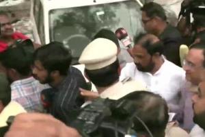 कांग्रेस का प्रतिनिधिमंडल जहांगीरपुरी पहुंचा, पुलिस ने रोका