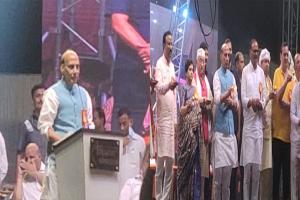 लखनऊ: झूलेलाल जयंती महोत्सव में पहुंचे रक्षामंत्री, कहा- धार्मिक कार्यक्रम में राजनीतिक विचार व्यक्त नहीं करता