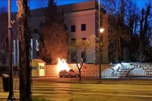 रोमानिया : रूसी दूतावास के गेट से टकराई कार, चालक की मौत
