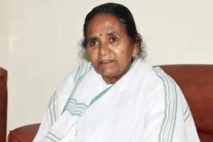 UP Board Exam: मंत्री गुलाब देवी ने किया परीक्षा केंद्रों का औचक निरीक्षण, डीआईओएस को लगाई फटकार