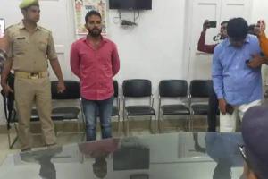 जौनपुर: बुलडोजर का खौफ! जौनपुर में 50 हजार के इनामी अपराधी ने किया सरेंडर