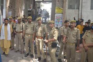 अयोध्या: दंगा भड़काने के मामले में फरार आरोपियों की तलाश में खोजनपुर-सोहावल सहित कई क्षेत्रों में पुलिस ने की छापेमारी