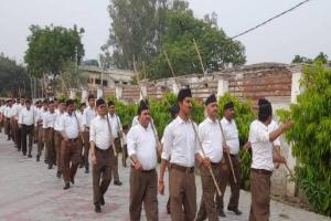 बाराबंकी: हैदरगढ़ को हरीगढ़ नगर करने की मांग को लेकर आरएसएस कार्यकर्ताओं ने निकाली पदयात्रा
