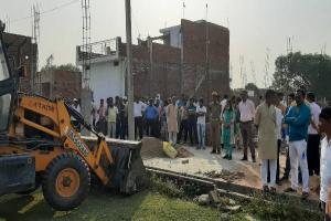 सीतापुर: सुशील शांति ग्रीन सिटी पर तहसील प्रशासन ने चलाया बुल्डोजर, ढहाया अवैध अतिक्रमण