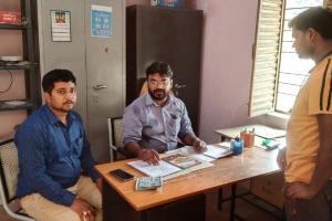 अयोध्या: गेहूं क्रय केंद्रों का खंड विकास अधिकारी ने किया निरीक्षण, मिली खामियां