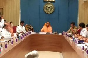 गोरखपुर: सीएम ने मण्डलीय समीक्षा बैठक कर अधिकारियों को दी नसीहत, कहा- अपराधियों से शक्ति से निपटा जाये