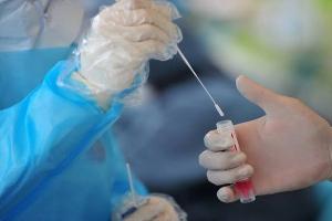 वैक्सीन लगवा चुके लोगों के लिये कोरोना के नए वैरिएंट की खतरे की संभावना बहुत कम