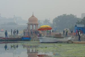 लखनऊ: पुनीत सागर अभियान के तहत एनसीसी कैडेटों ने गोमती नदी के कुड़िया घाट में करवाई सफाई