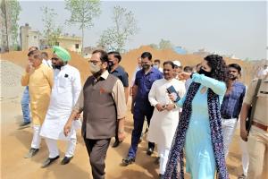 रामपुर : केंद्रीय मंत्री ने देखा सद्भावना मंडप का निर्माण कार्य