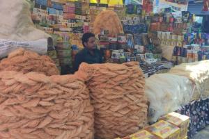 अयोध्या: रमजान में गुलजार हुआ चौक बाजार, सूतफेनी की मची है धूम