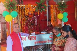 बाराबंकी: मंदिरों में धूमधाम से मनाई जा रही हनुमान जयंती, प्रसाद वितरण कार्यक्रम का हुआ आयोजन