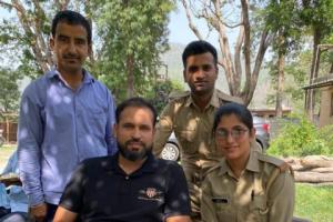 रामनगर: दोस्तों संग कार्बेट पार्क पहुंचे क्रिकेटर युसुफ पठान, सेल्फी लेने पहुंचे वनकर्मी
