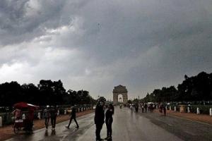 राजधानी दिल्ली में आंधी चलने का अनुमान, गर्मी से मिल सकती है राहत