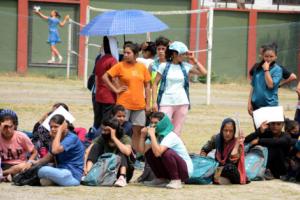 हल्द्वानी: चिलचिलाती धूप भी नहीं डिगा पाई बेटियों का हौसला, पुलिस भर्ती का फिजिकल देने पहुंचीं मिनी स्टेडियम