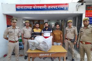 रामपुर: पुलिस ने छापा मारकर दो भैंस, बीस किलो मांस के साथ महिला सहित चार को पकड़ा