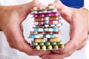 गदरपुर: दो होलसेल मेडिकल स्टोरों में मिले प्रतिबंधित दवा के 11 डिब्बे, सील किए