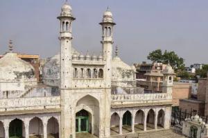 Gyanvapi Masjid Case:  वजूखाना सील होने के बाद आज दूसरे जुमे पर  मस्जिद कमेटी ने की अपील, कहा- नमाजी कम संख्या में आएं