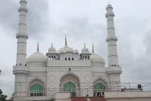लखनऊ: टीले वाली मस्जिद पर उमड़ी नमाजियों की भीड़, ह‍िंदू महासभा ने उठाई यह मांग