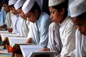 योगी सरकार ने मदरसों में रोज पढ़ाई से पहले राष्ट्रगान गाना किया अनिवार्य, रमजान के चलते रोका गया था निर्णय