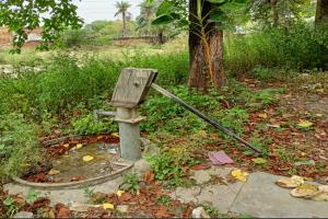 बाराबंकी: CHC हैदरगढ़ में पीने के पानी का गंभीर संकट, बालू उगल रहे यहां के सभी हैंडपंप