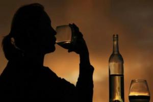 22% पुरुषों की तुलना में सिर्फ 1% महिलाएं पीती हैं शराब- एनएफएचएस रिपोर्ट