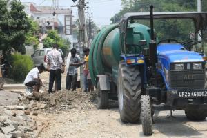 बरेली: नाला निर्माण में रामपुर गार्डन के मेनहोल कर दिए बंद