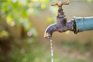 बरेली: पंप खराब होने से आजाद नगर में पानी खरीद कर पी रहे हैं लोग