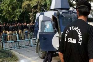 श्रीनगर में पुलिसकर्मी पर आतंकियों ने बरसाई गोलियां, अस्पताल में हुई मौत, बेटी घायल
