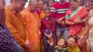 पौड़ी: मुख्यमंत्री योगी आदित्यनाथ ने गांव में बिताया दिन, मुंडन संस्कार में लिया हिस्सा