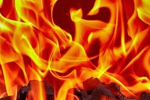 बरेली: कपड़े के शोरूम में लगी आग, 10 लाख का नुकसान