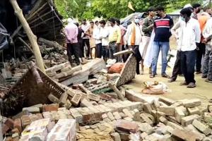 हरदोई: देर शाम आई तेज आंधी, जिले की विद्युत व्यवस्था हुई ध्वस्त, छत से गिरकर युवक की मौत