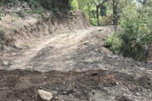 गरमपानी: वन भूमि पर रोड काटे जाने से ग्रामीणों में रोष