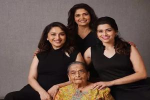Madhuri Dixit मना रहीं अपना 55वां Birthday, जानें एक्ट्रेस का फिल्मी सफर