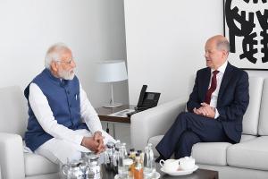 PM Modi Europe Visit : बर्लिन में पीएम मोदी ने जर्मन चांसलर से की मुलाकात, दिया गया गार्ड ऑफ ऑनर