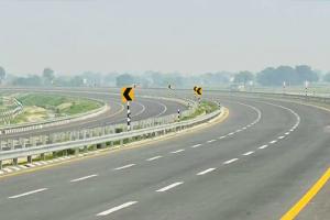 Purvanchal Expressway Toll: एक्सप्रेसवे पर आज से देना होगा इतना टोल, जानिए विभिन्न वाहनों के लिए क्या हैं रेट