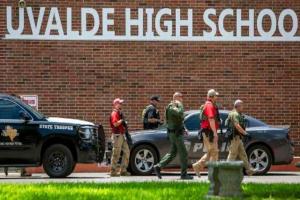 टेक्सास के स्कूल में गोलीबारी, 18 बच्चों समेत 21 लोगों की मौत 