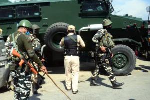 जम्मू-कश्मीर: पुलवामा में आतंकवादी हमला, पुलिसकर्मी घायल