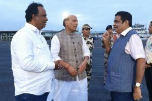 नागपुर: रक्षा मंत्री राजनाथ सिंह ने नितिन गडकरी से शिष्टाचार मुलाकात की