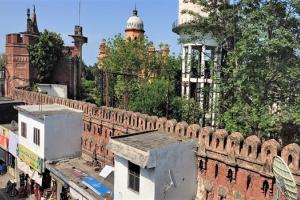 रामपुर किला : कभी तोपों से दी जाती थी सलामी, अब मिट रही निशानी