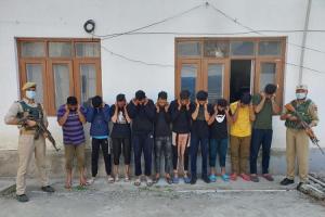 जम्मू-कश्मीर में पथराव, राष्ट्र-विरोधी नारेबाजी के आरोप में 10 लोग गिरफ्तार