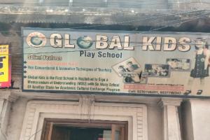 बिजनौर: प्ले स्कूल की छत गिरने से कई बच्चे घायल