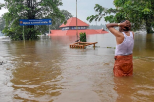 केरल में मूसलाधार बारिश जारी, 12 जिलों में ऑरेंज अलर्ट , जनजीवन अस्त-व्यस्त